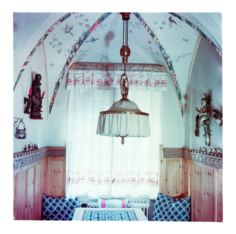 Blick in die sogenannte „Zirpel-Diele“, Ort für gesellige Stunden im Privathaus Rück, nach 1949