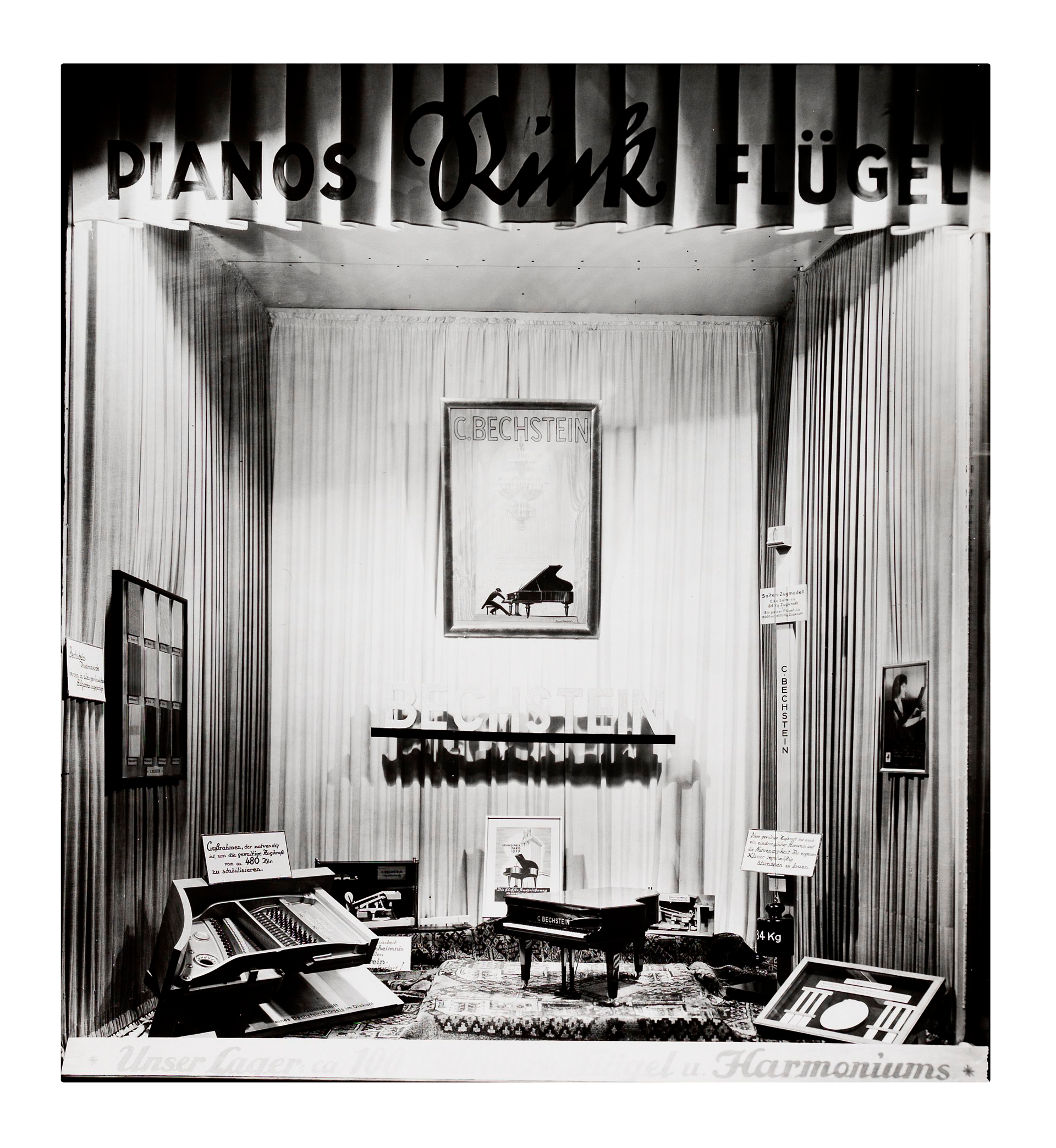 Schaufenster des Pianohaus Rück, vor 1945