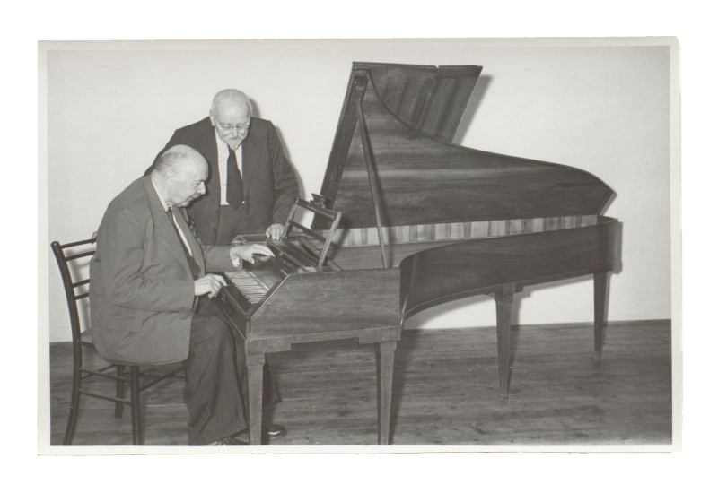 Ulrich Rück und Otto Marx am sogenannten Mozart-Flügel, Salzburg 1956